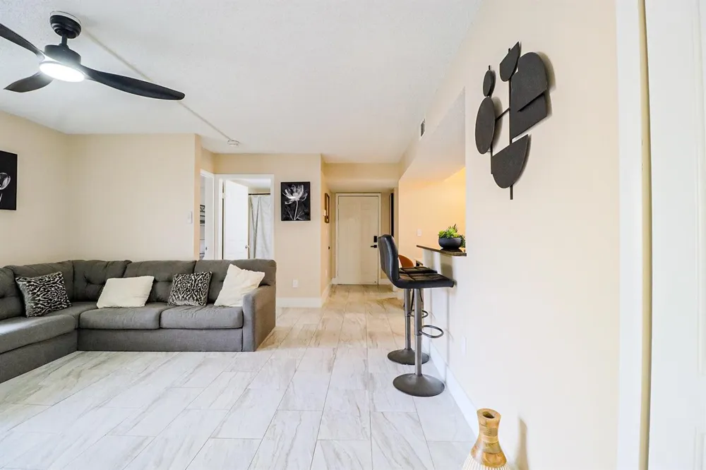 450 PALM CIRCLE W #106 Pembroke Pines, FL 33025