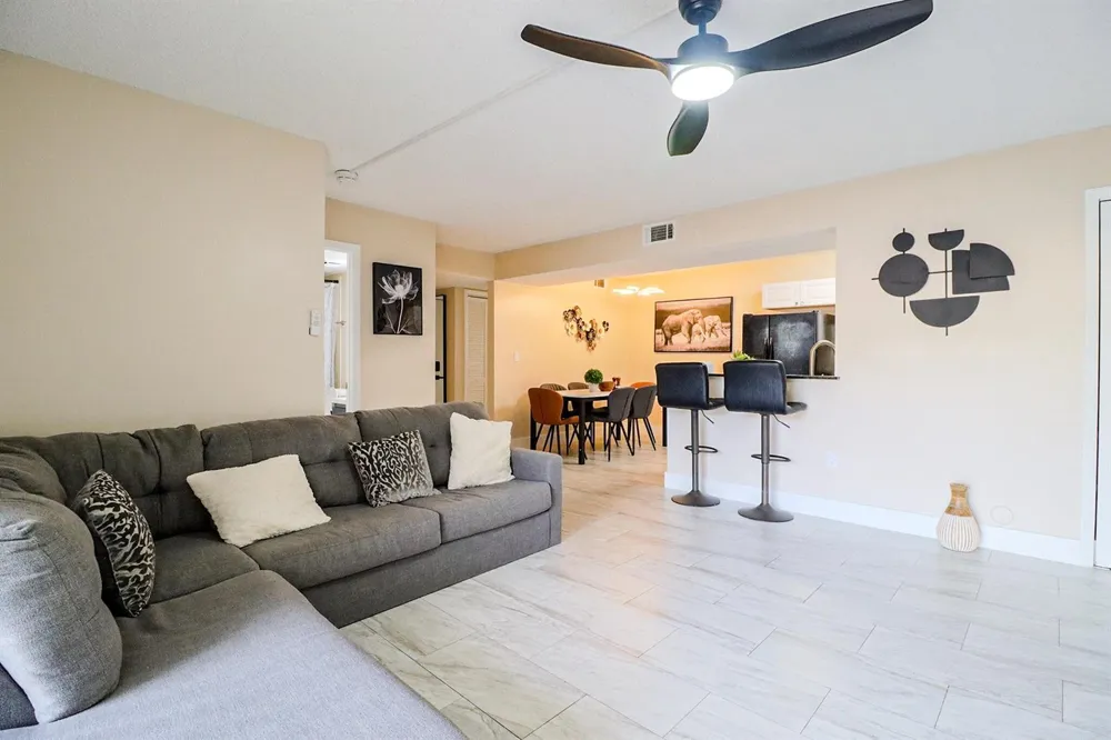 450 PALM CIRCLE W #106 Pembroke Pines, FL 33025