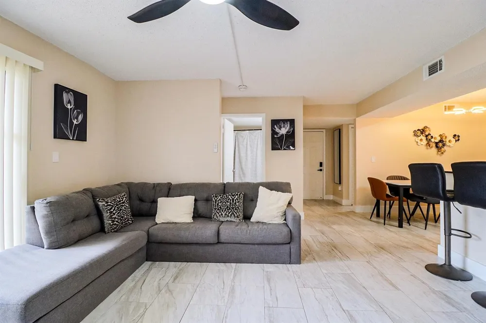 450 PALM CIRCLE W #106 Pembroke Pines, FL 33025