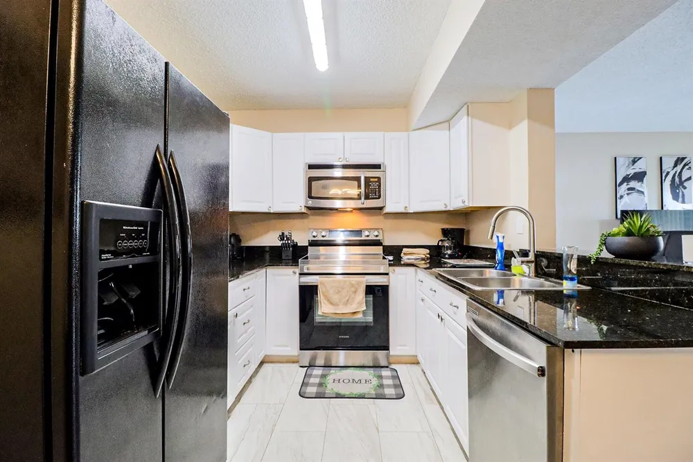 450 PALM CIRCLE W #106 Pembroke Pines, FL 33025