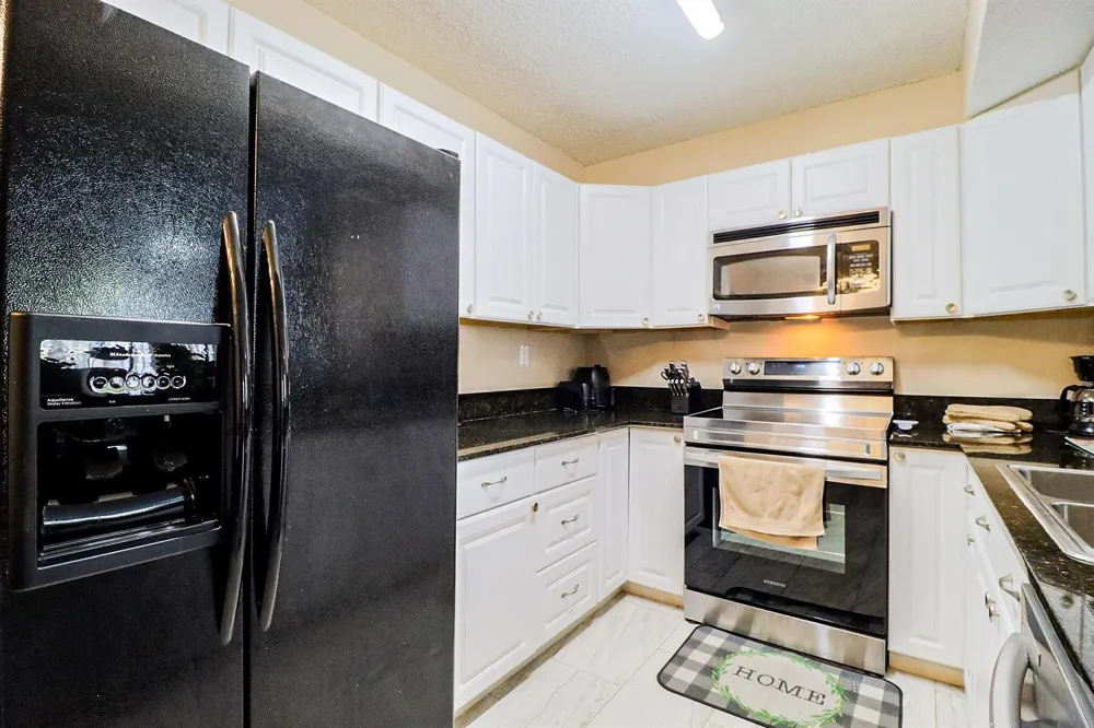 450 PALM CIRCLE W #106 Pembroke Pines, FL 33025