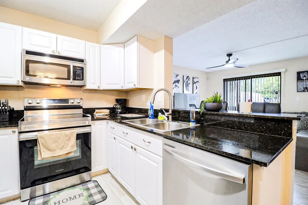 450 PALM CIRCLE W #106 Pembroke Pines, FL 33025