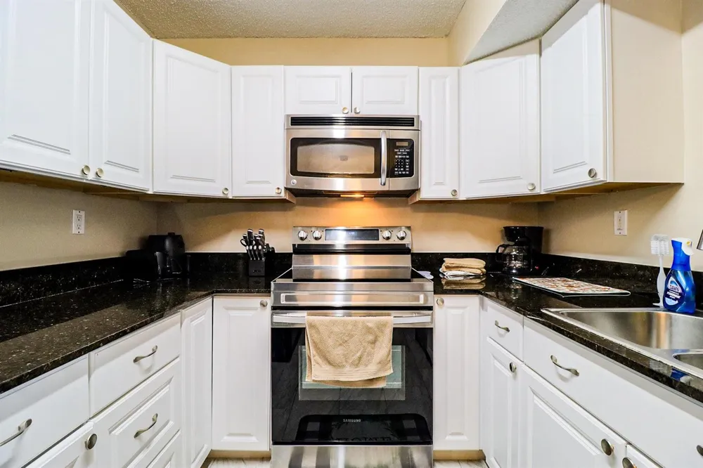450 PALM CIRCLE W #106 Pembroke Pines, FL 33025