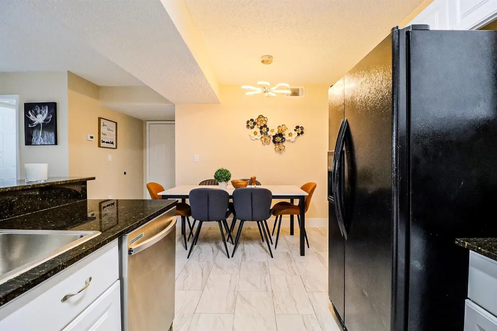 450 PALM CIRCLE W #106 Pembroke Pines, FL 33025