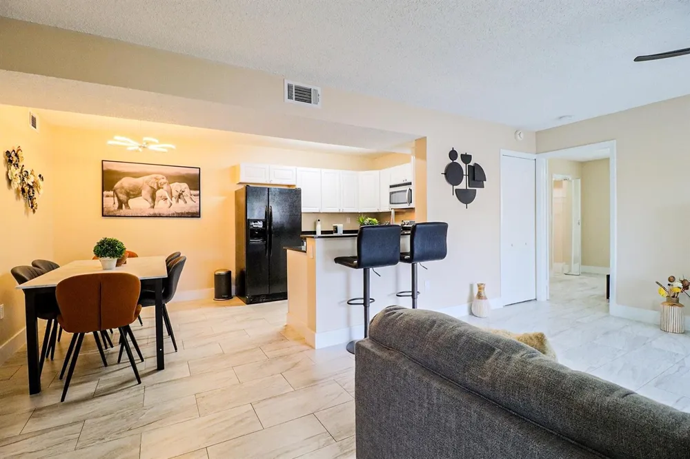 450 PALM CIRCLE W #106 Pembroke Pines, FL 33025