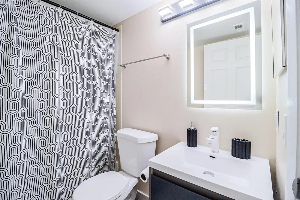 450 PALM CIRCLE W #106 Pembroke Pines, FL 33025