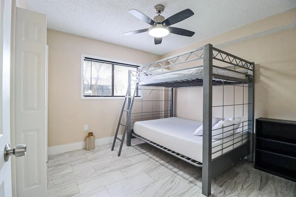 450 PALM CIRCLE W #106 Pembroke Pines, FL 33025