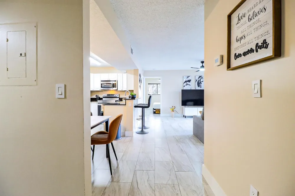 450 PALM CIRCLE W #106 Pembroke Pines, FL 33025
