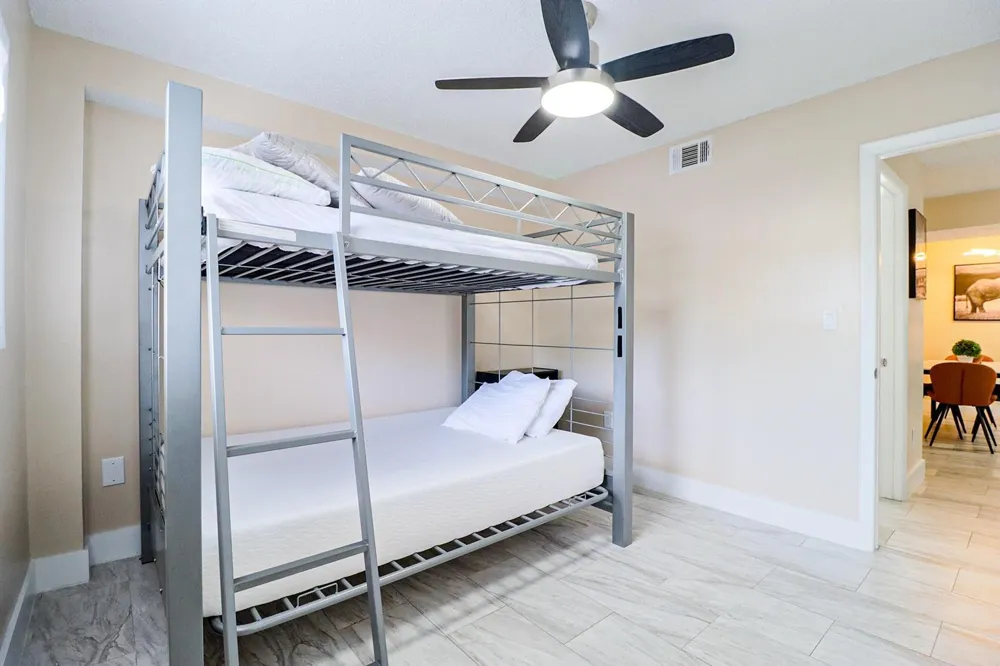 450 PALM CIRCLE W #106 Pembroke Pines, FL 33025