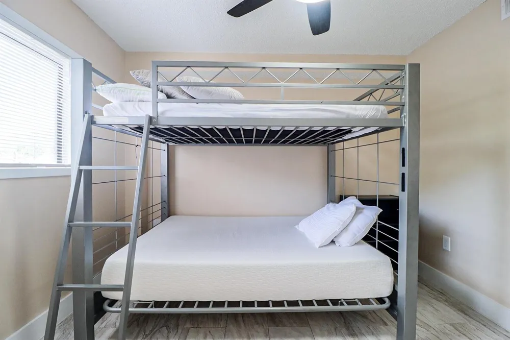 450 PALM CIRCLE W #106 Pembroke Pines, FL 33025