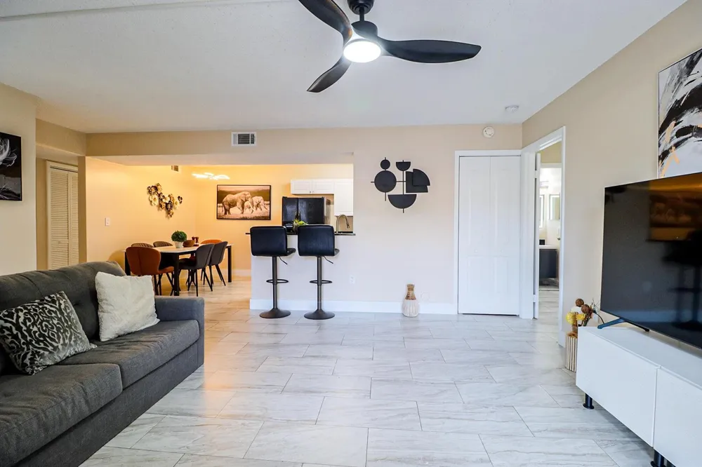 450 PALM CIRCLE W #106 Pembroke Pines, FL 33025