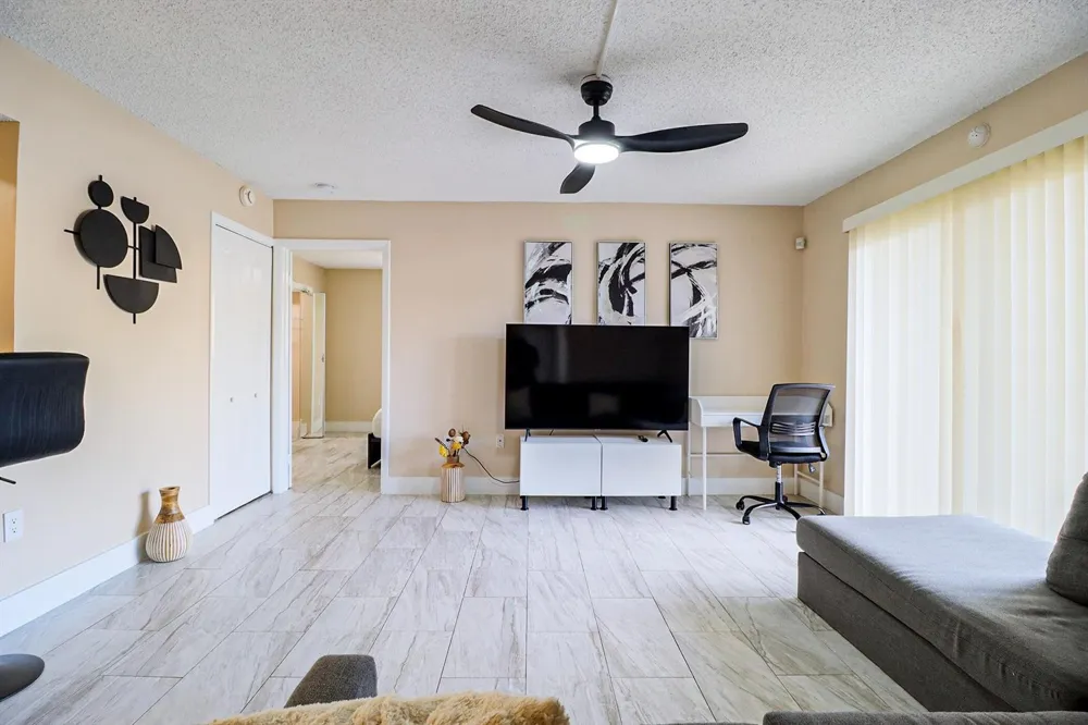450 PALM CIRCLE W #106 Pembroke Pines, FL 33025