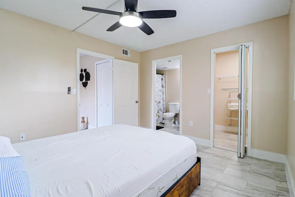 450 PALM CIRCLE W #106 Pembroke Pines, FL 33025