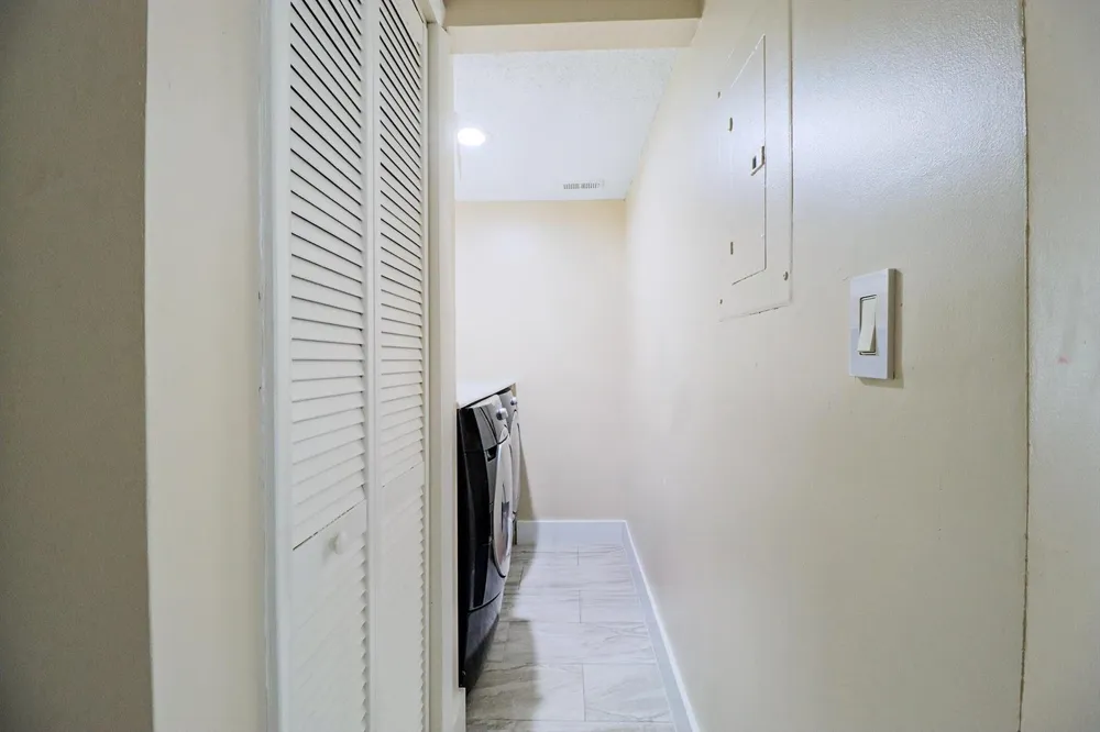 450 PALM CIRCLE W #106 Pembroke Pines, FL 33025