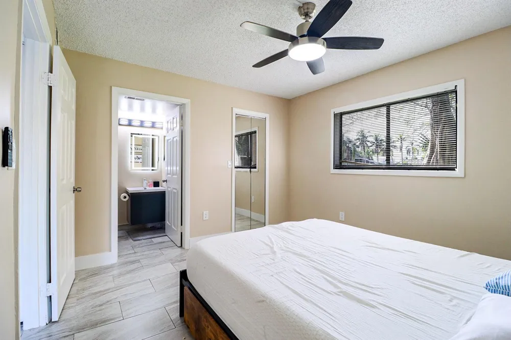 450 PALM CIRCLE W #106 Pembroke Pines, FL 33025