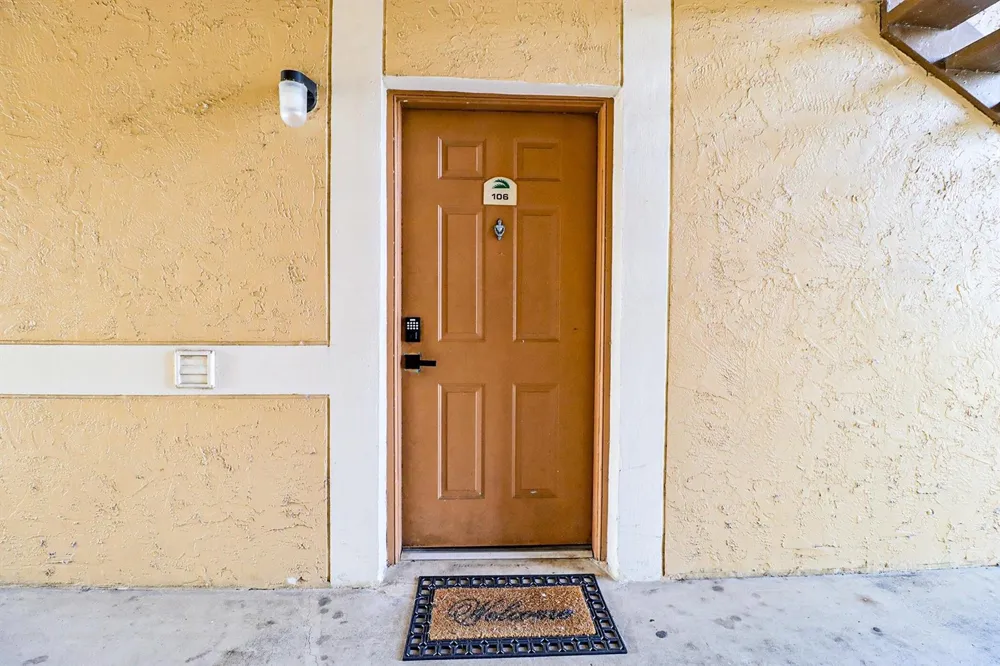 450 PALM CIRCLE W #106 Pembroke Pines, FL 33025