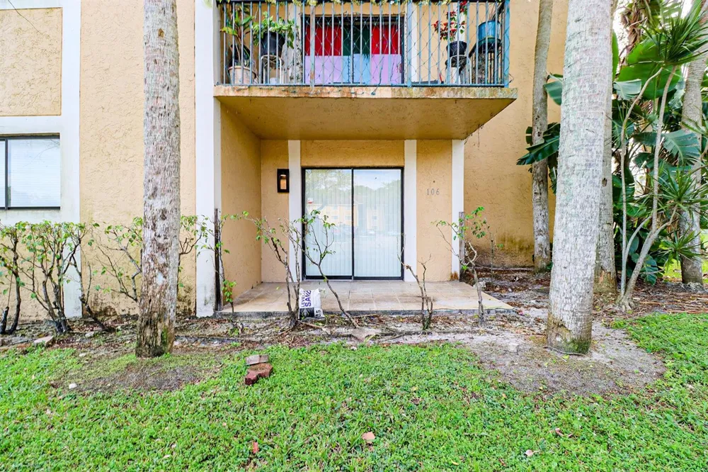 450 PALM CIRCLE W #106 Pembroke Pines, FL 33025