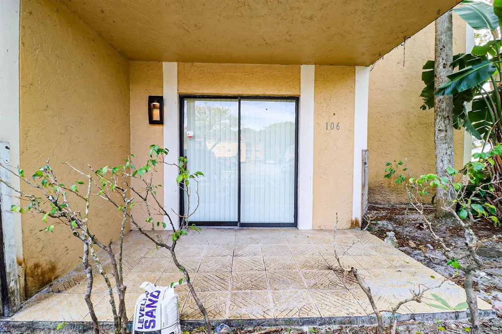 450 PALM CIRCLE W #106 Pembroke Pines, FL 33025