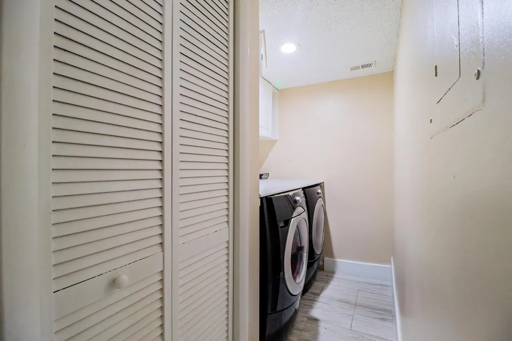450 PALM CIRCLE W #106 Pembroke Pines, FL 33025