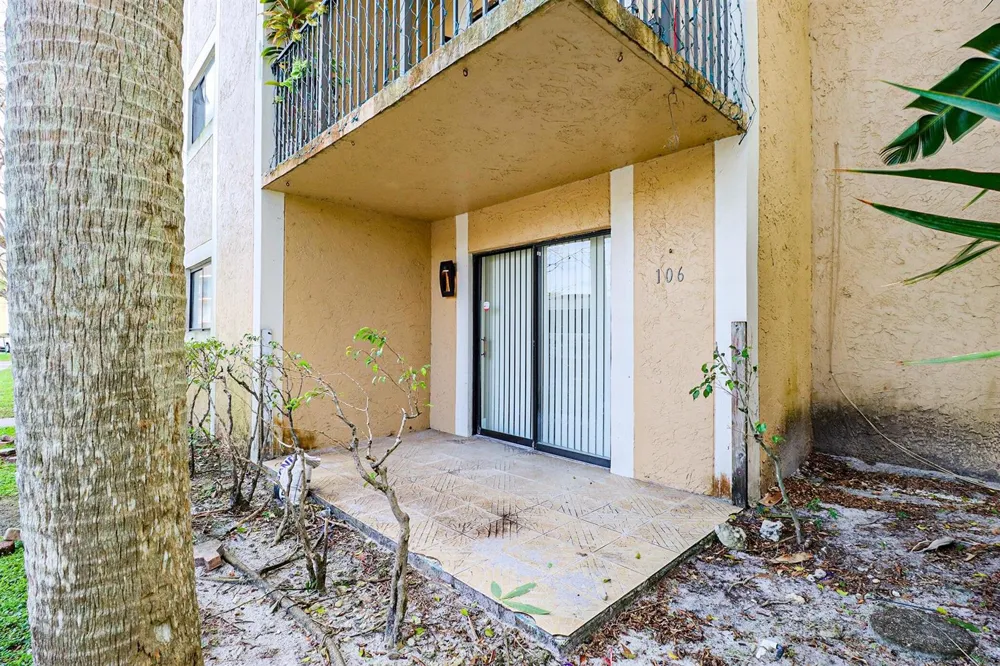 450 PALM CIRCLE W #106 Pembroke Pines, FL 33025