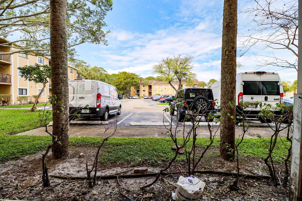 450 PALM CIRCLE W #106 Pembroke Pines, FL 33025