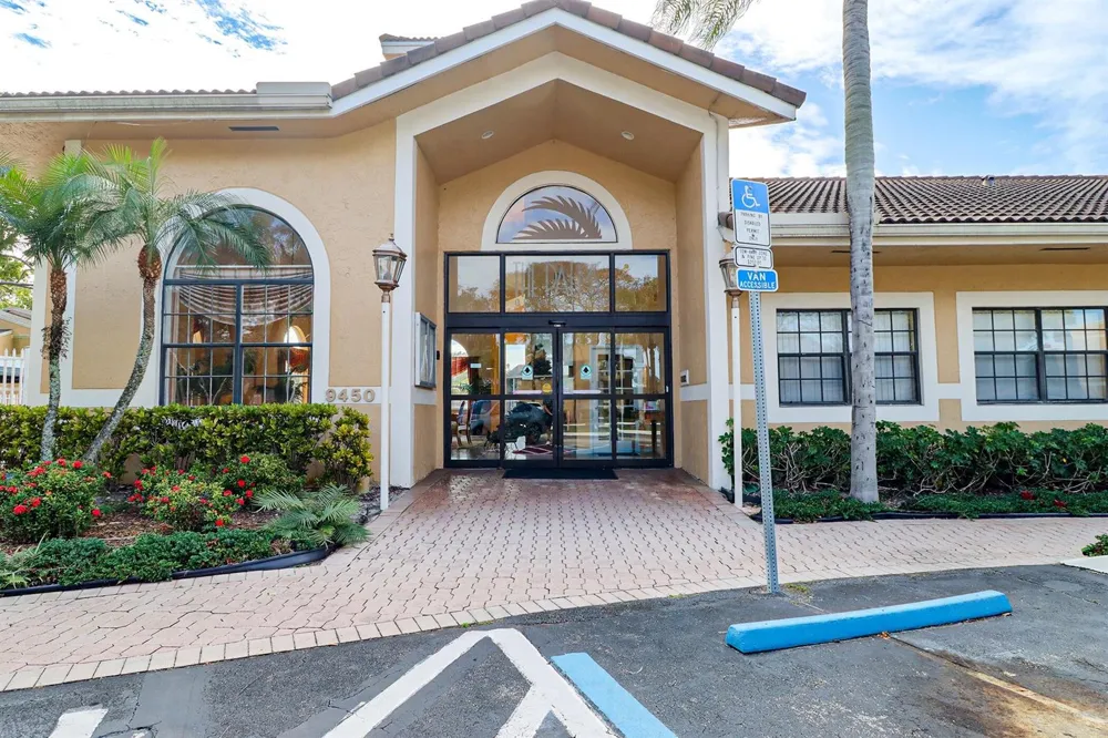 450 PALM CIRCLE W #106 Pembroke Pines, FL 33025