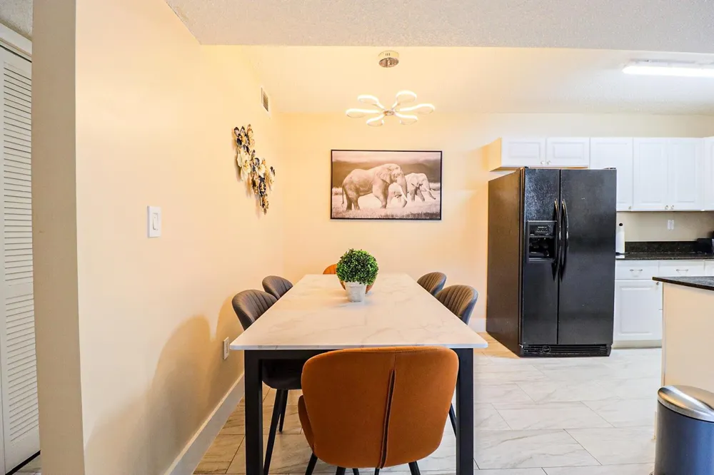 450 PALM CIRCLE W #106 Pembroke Pines, FL 33025