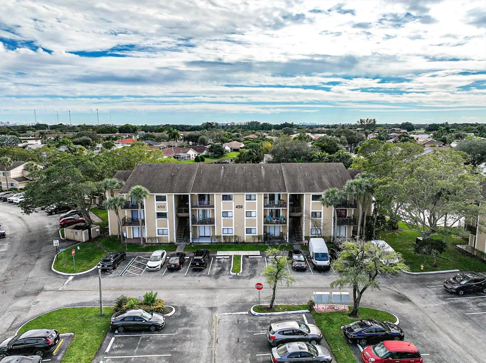450 PALM CIRCLE W #106 Pembroke Pines, FL 33025