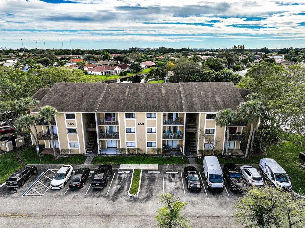450 PALM CIRCLE W #106 Pembroke Pines, FL 33025