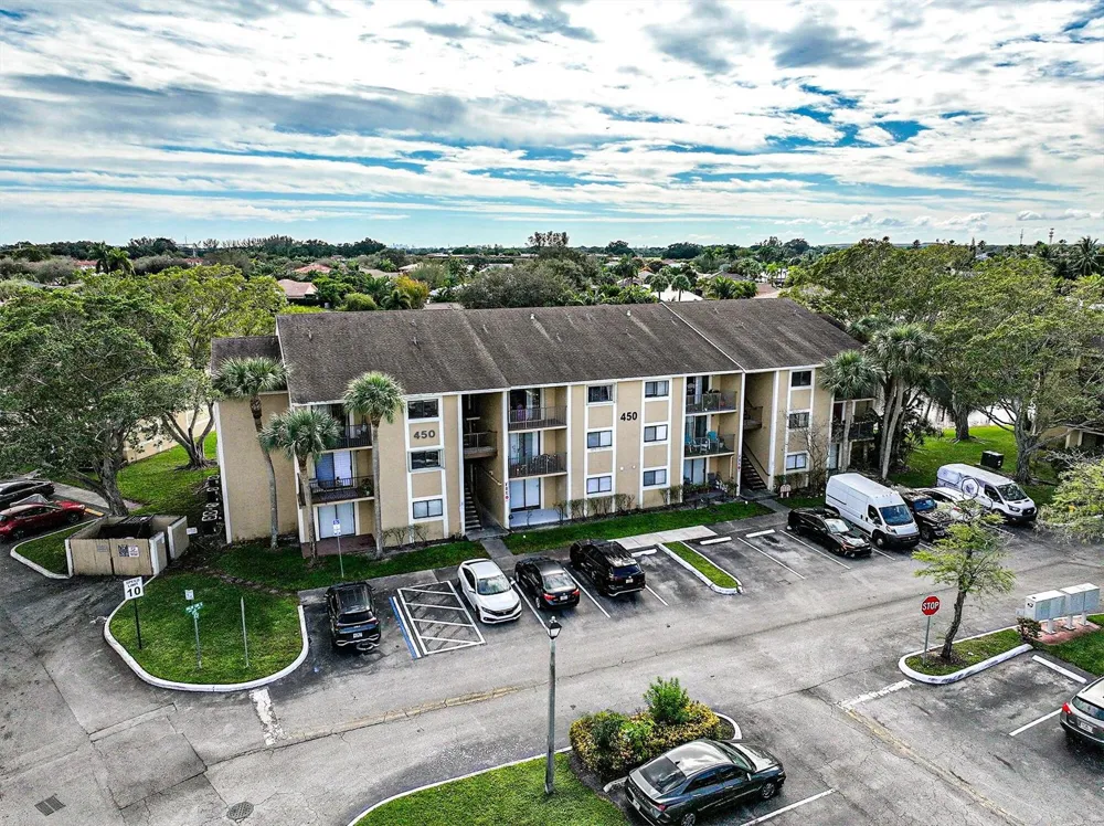 450 PALM CIRCLE W #106 Pembroke Pines, FL 33025