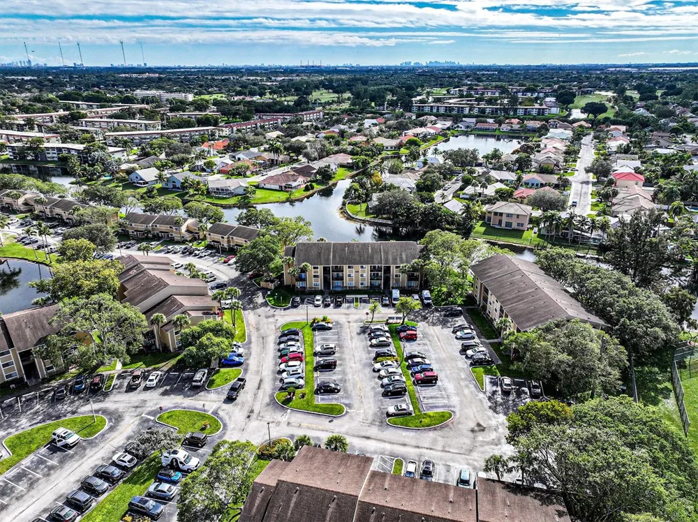 450 PALM CIRCLE W #106 Pembroke Pines, FL 33025