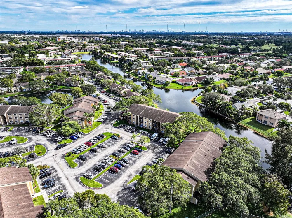 450 PALM CIRCLE W #106 Pembroke Pines, FL 33025