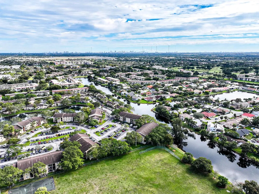 450 PALM CIRCLE W #106 Pembroke Pines, FL 33025