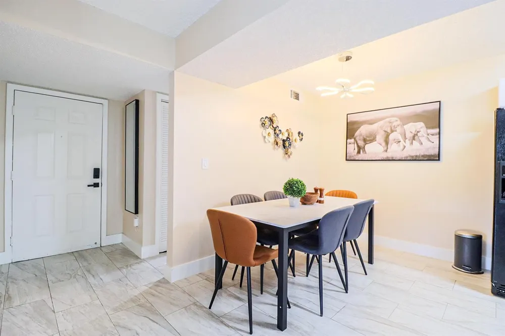 450 PALM CIRCLE W #106 Pembroke Pines, FL 33025