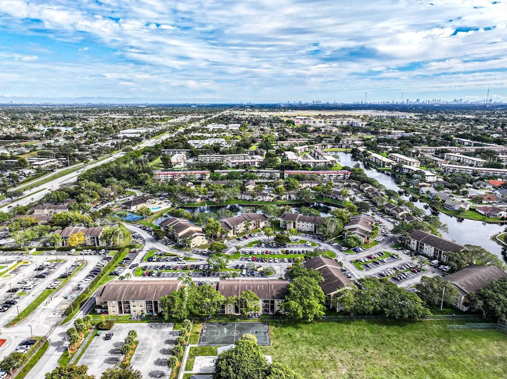 450 PALM CIRCLE W #106 Pembroke Pines, FL 33025
