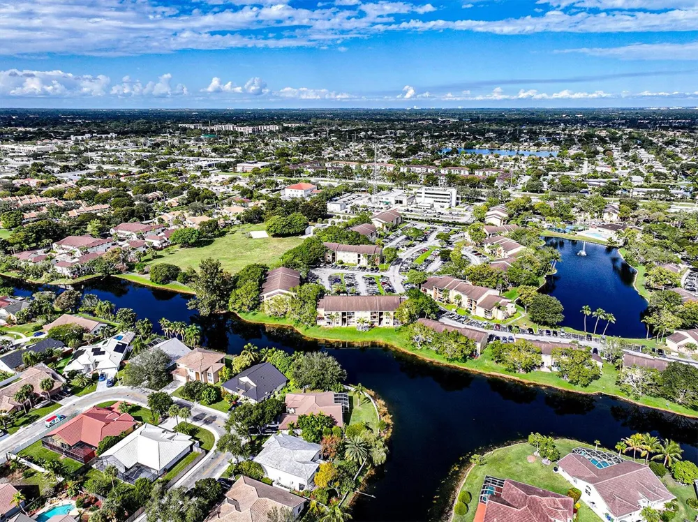 450 PALM CIRCLE W #106 Pembroke Pines, FL 33025