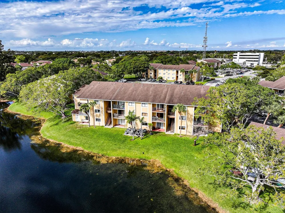 450 PALM CIRCLE W #106 Pembroke Pines, FL 33025