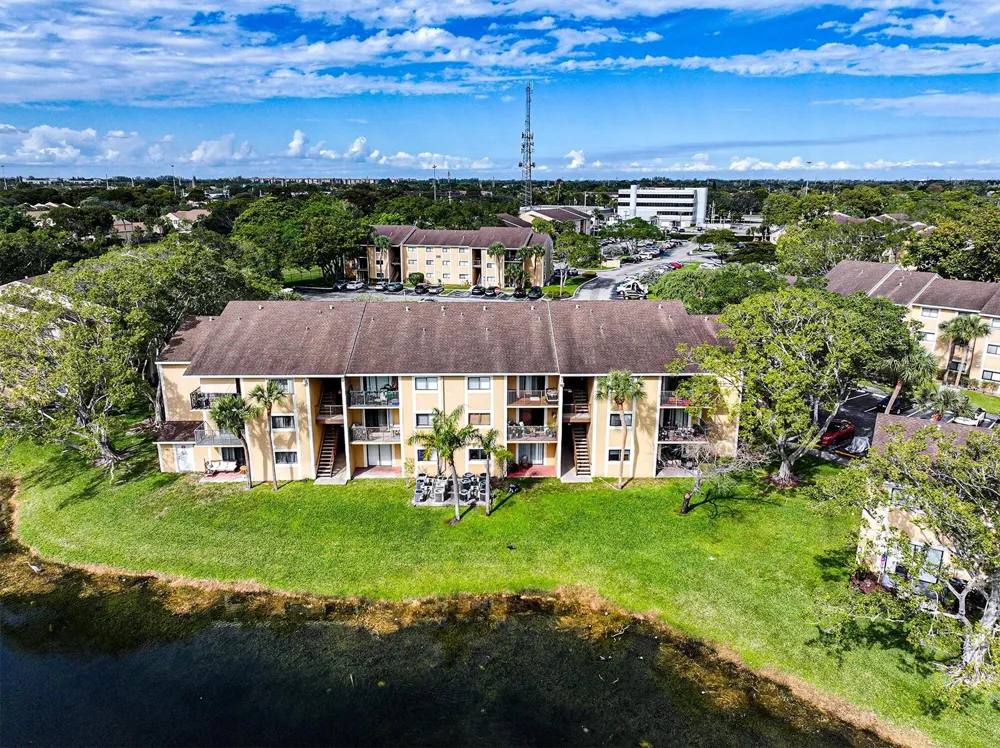 450 PALM CIRCLE W #106 Pembroke Pines, FL 33025
