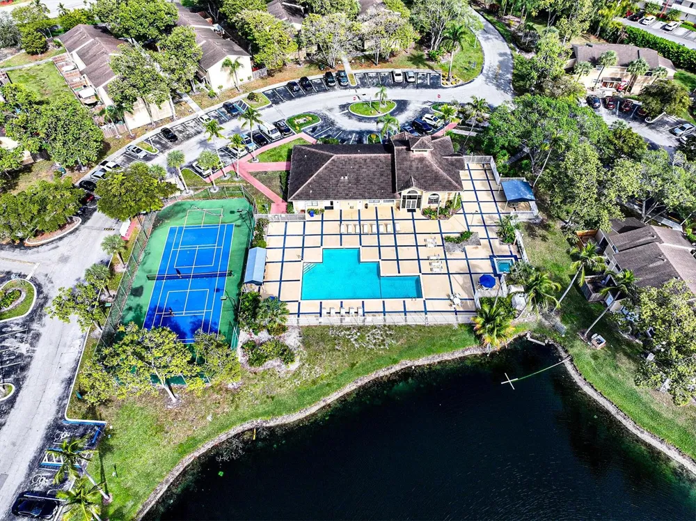 450 PALM CIRCLE W #106 Pembroke Pines, FL 33025
