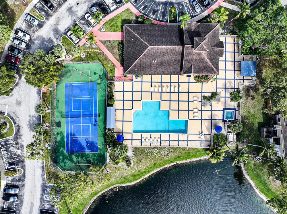 450 PALM CIRCLE W #106 Pembroke Pines, FL 33025