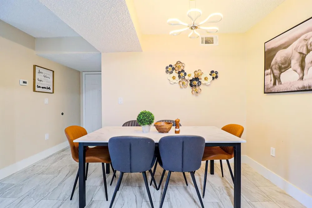 450 PALM CIRCLE W #106 Pembroke Pines, FL 33025