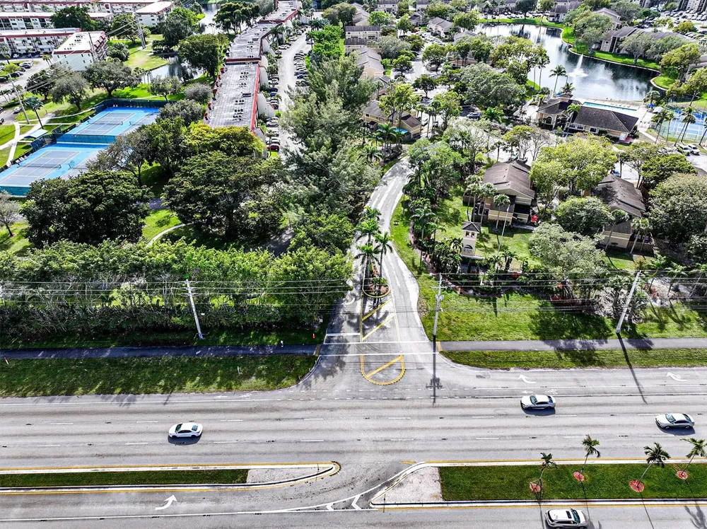 450 PALM CIRCLE W #106 Pembroke Pines, FL 33025