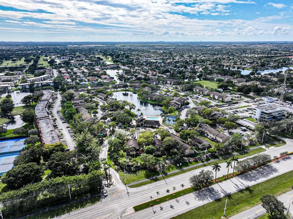 450 PALM CIRCLE W #106 Pembroke Pines, FL 33025