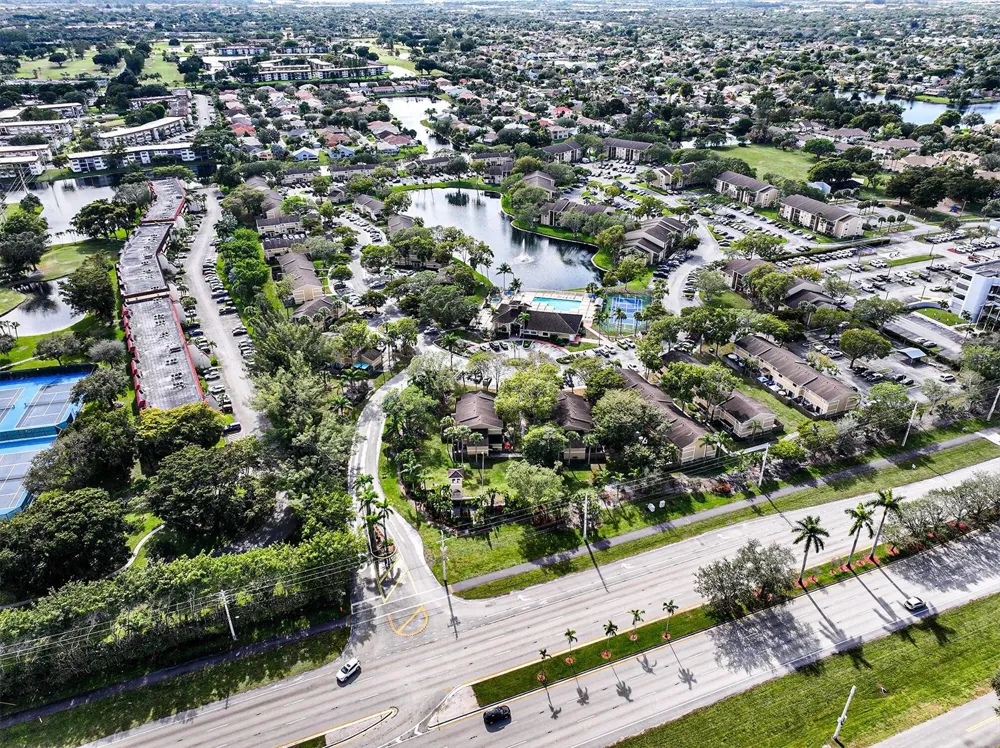 450 PALM CIRCLE W #106 Pembroke Pines, FL 33025