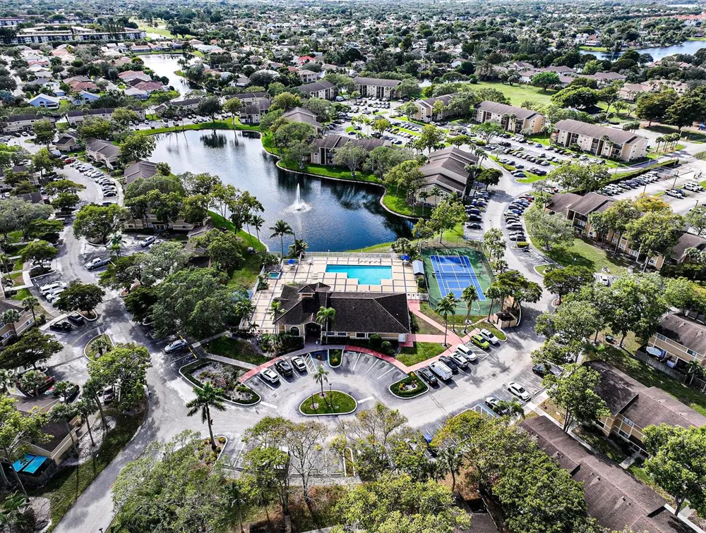 450 PALM CIRCLE W #106 Pembroke Pines, FL 33025