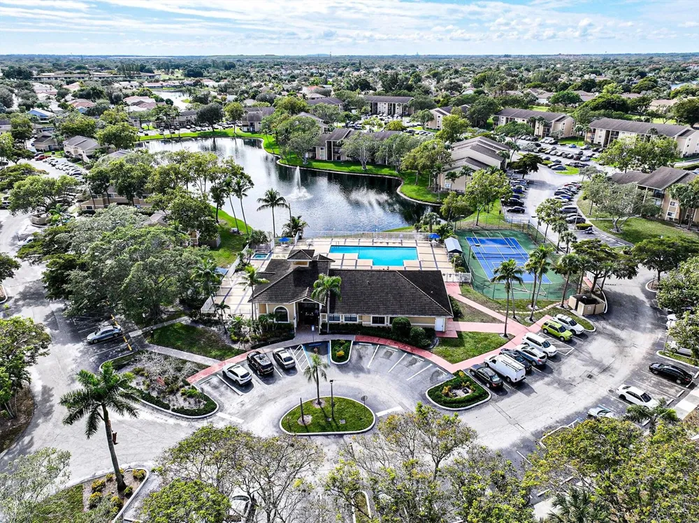 450 PALM CIRCLE W #106 Pembroke Pines, FL 33025