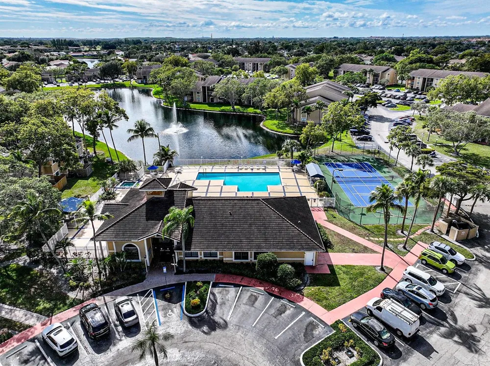 450 PALM CIRCLE W #106 Pembroke Pines, FL 33025