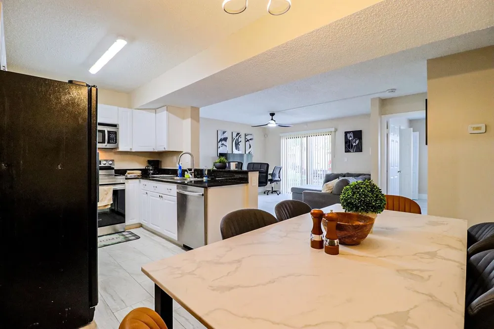 450 PALM CIRCLE W #106 Pembroke Pines, FL 33025