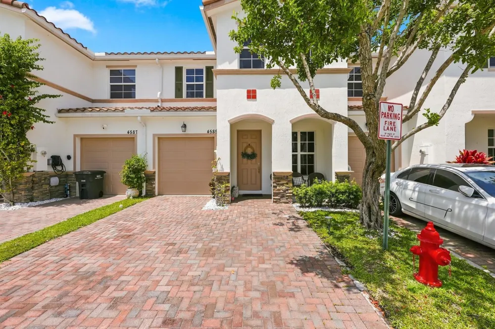 4585 Tara Cove Way West Palm Beach, FL 33417