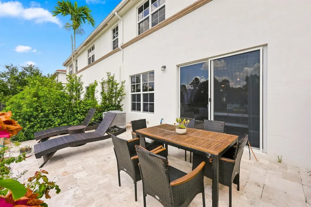 4585 Tara Cove Way West Palm Beach, FL 33417